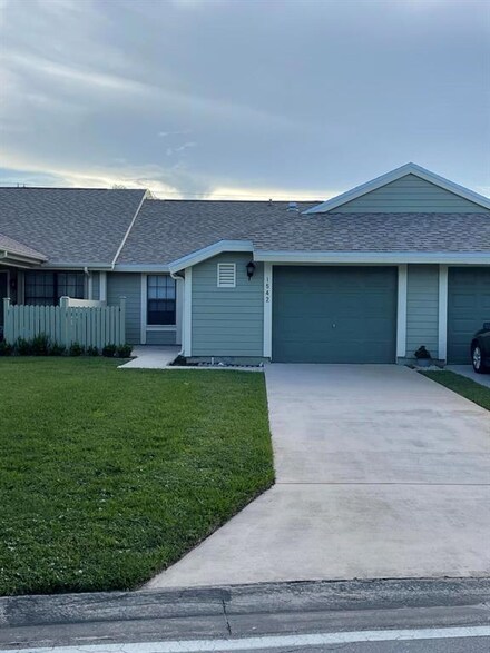 1542 SE Colchester Cir, Port Saint Lucie, FL 34952