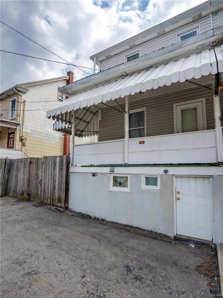 16 E High St, Coaldale, PA 18218