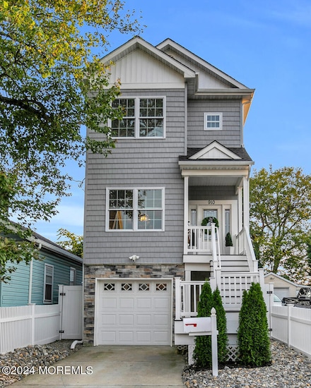 910 6th St, Keyport, NJ 07735