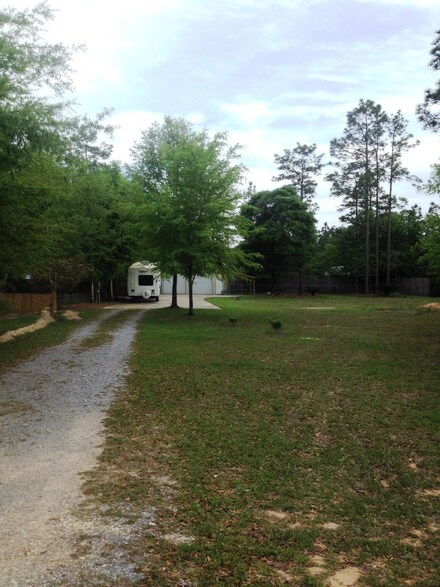 6286 Coy Burgess Loop, Defuniak Springs, FL 32435