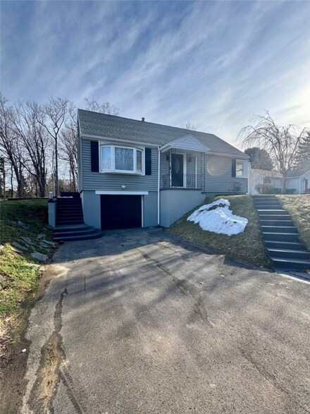 514 Bay Rd, Webster, NY 14580