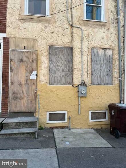 618 W 8th St, Wilmington, DE 19801