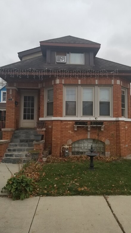 3323 W 60th St, Chicago, IL 60629