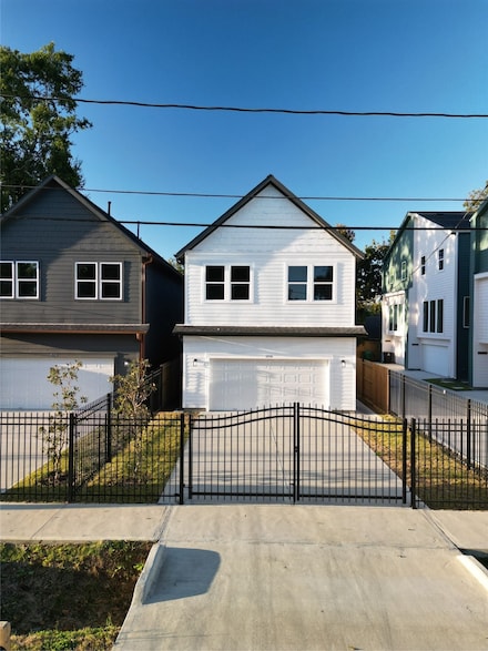 1050 Marjorie St, Houston, TX 77088