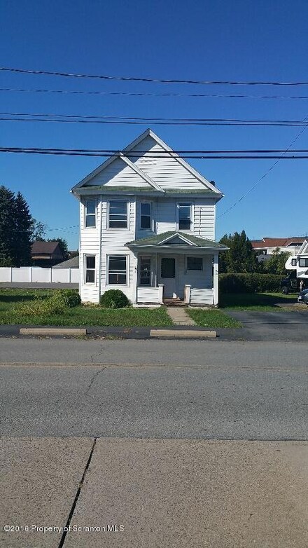 10 Depot St, Peckville, PA 18452