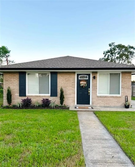 2221 Riverbend Dr, Violet, LA 70092