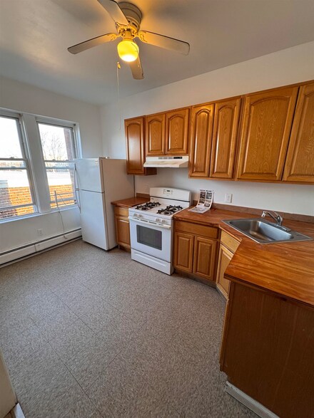 166 Martin Luther King jr Dr Unit 3, Jersey City, NJ 07305