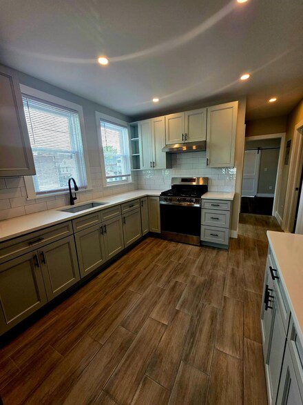 348 Saw Mill River Rd Unit 3 - 3 floor unit, Yonkers, NY 10701