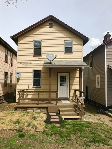 606 Pennsylvania Ave, Rochester, PA 15074
