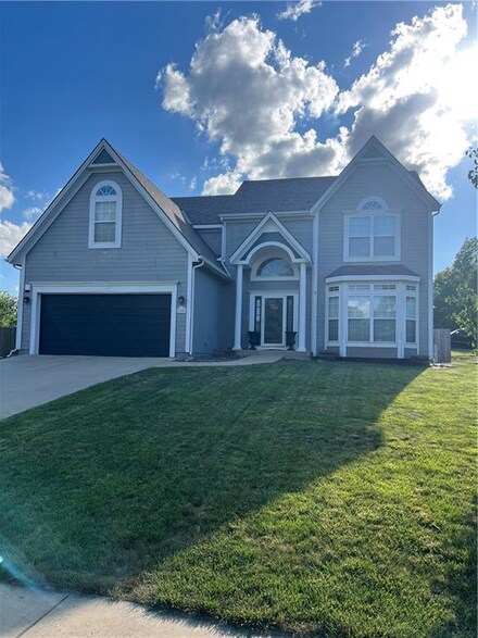 21953 S Race St, Spring Hill, KS 66083