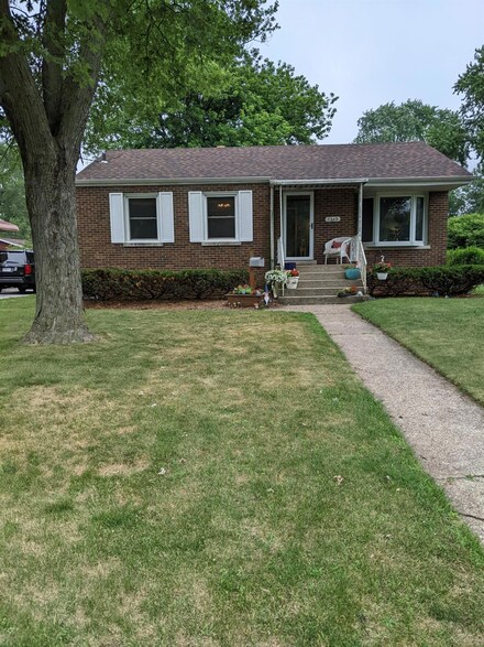 7349 Baring Pkwy, Hammond, IN 46324