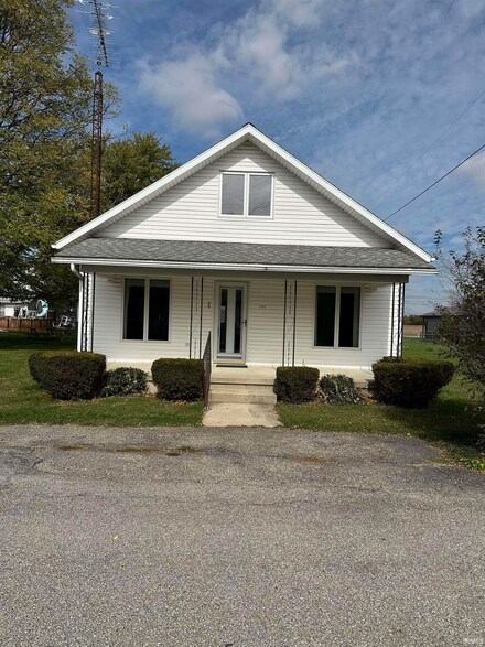 205 E Day St, Royal Center, IN 46978