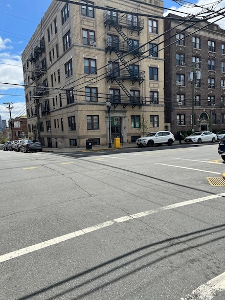 6414 Park Ave Unit 8, West New York, NJ 07093