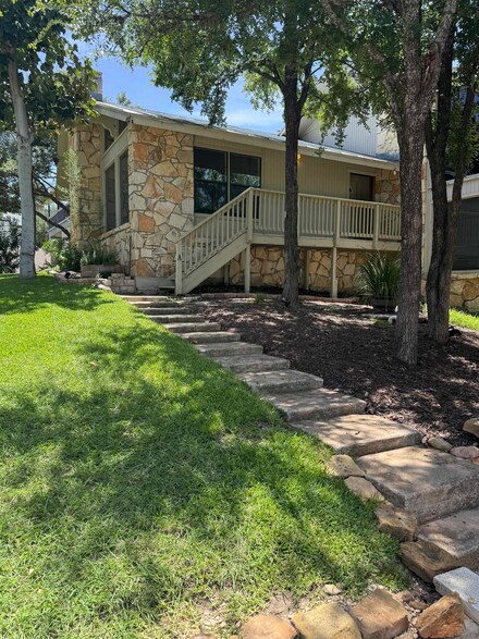 808 Hi Cir W, Horseshoe Bay, TX 78657