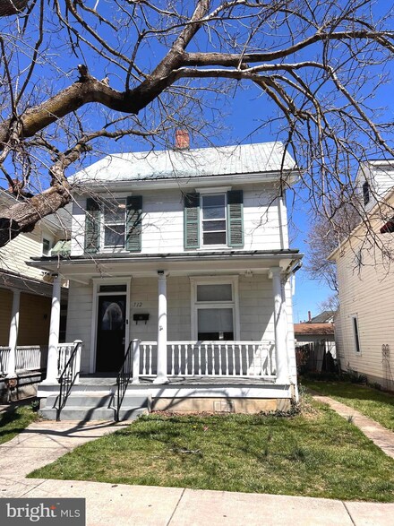 712 W John St, Martinsburg, WV 25401