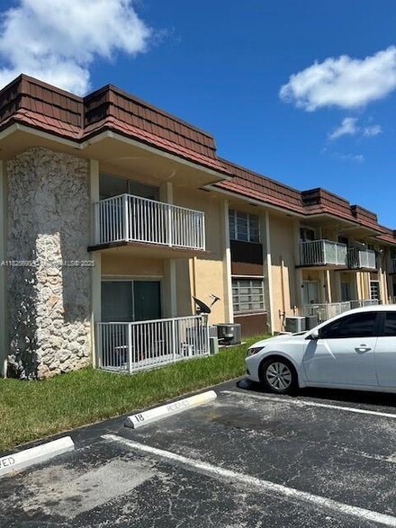 5275 SW 77th Ct Unit 212H, Miami, FL 33155