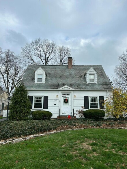 2570 Berwyn Rd, Columbus, OH 43221