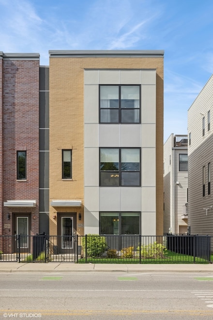 952 Madison St, Oak Park, IL 60302