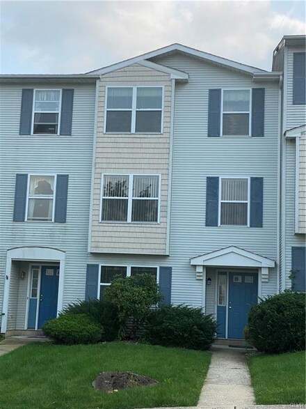 1284 Delphi Dr, Whitehall, PA 18052