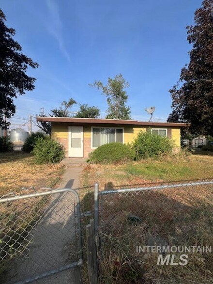 495 S 2nd E, Mountain Home, ID 83647