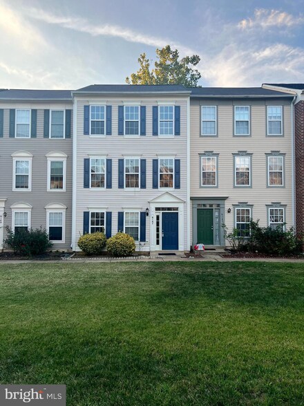 6147 Les Dorson Ln, Alexandria, VA 22315