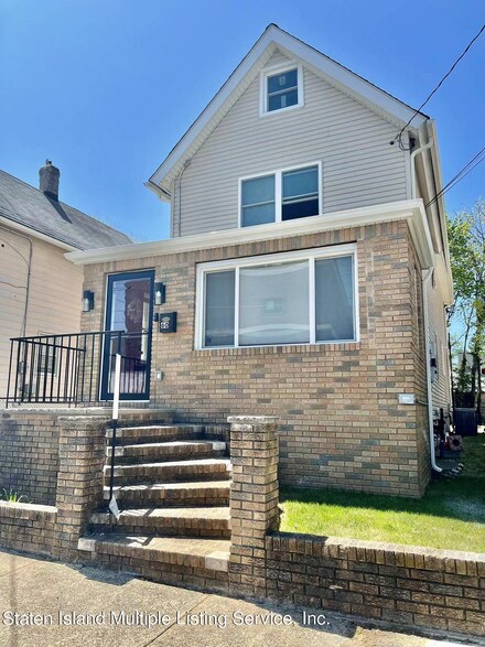 60 Housman Ave, Staten Island, NY 10303
