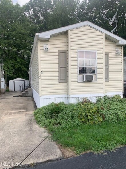 27216 Cook Rd Unit 24, Olmsted Falls, OH 44138