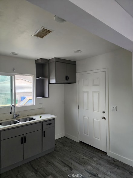 1020 W 47th St, Los Angeles, CA 90037