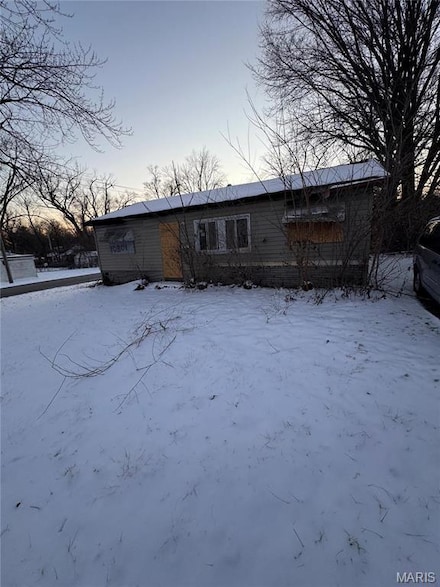 10301 Duke Dr, Saint Louis, MO 63136