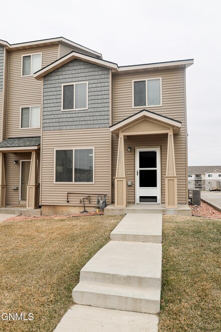 2223 28th St W, Williston, ND 58801