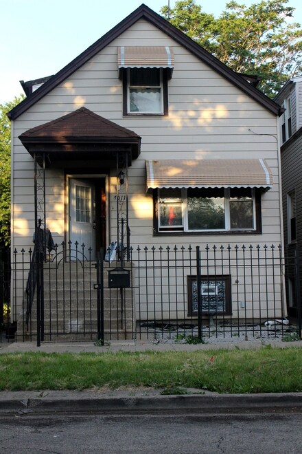 7011 S Wood St, Chicago, IL 60636