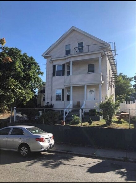 74 Veazie St, Providence, RI 02908