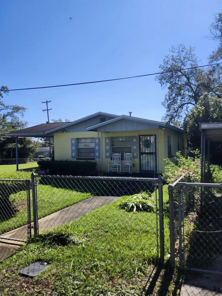 905 Dover St, Tallahassee, FL 32304