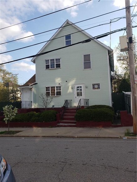 66 Perry St, Central Falls, RI 02863