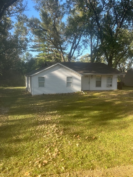 529 Carola St, Creve Coeur, IL 61610