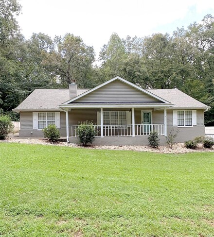 205 Shady Nook Rd, Deatsville, AL 36022