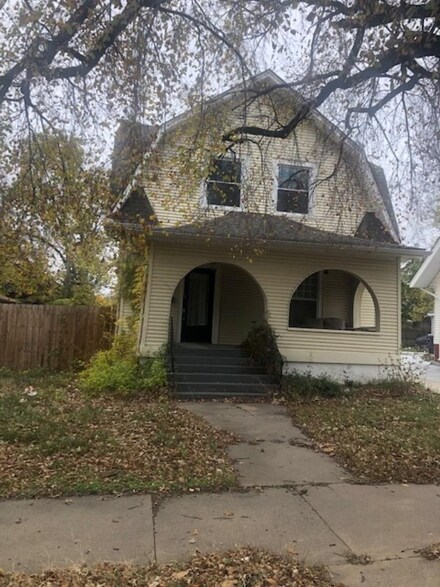 3210 E 2nd St N, Wichita, KS 67208