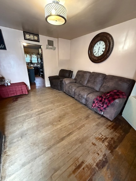 599 N School St, Braidwood, IL 60408