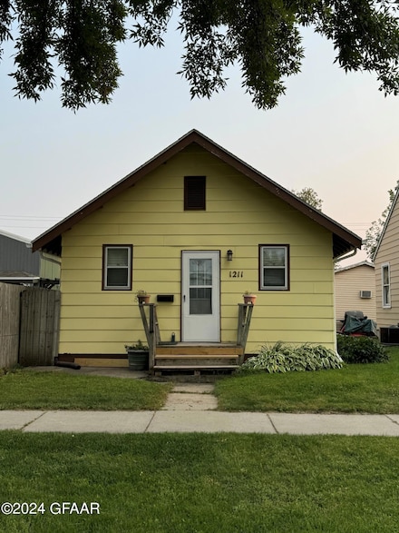 1211 1st Ave N, Grand Forks, ND 58203