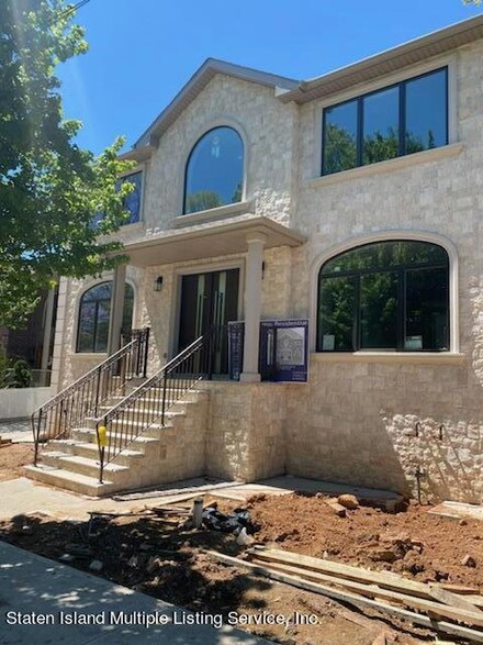 445 Ellsworth Ave, Staten Island, NY 10312