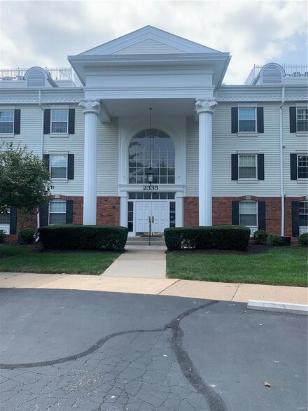 2335 Manor Grove Dr Unit 14, Chesterfield, MO 63017