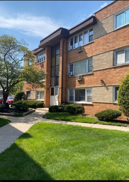 8216 S Jeffery Blvd Unit 2, Chicago, IL 60617