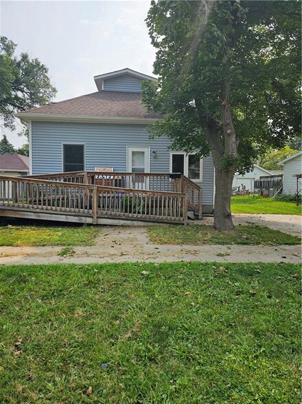 1412 6th St, Perry, IA 50220