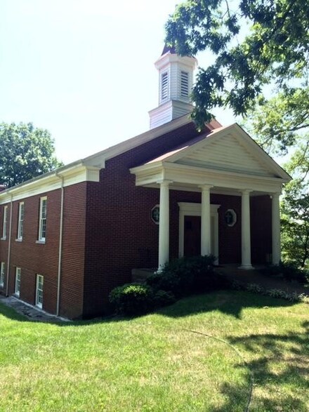 205 N Bragg Ave, Lookout Mountain, TN 37350