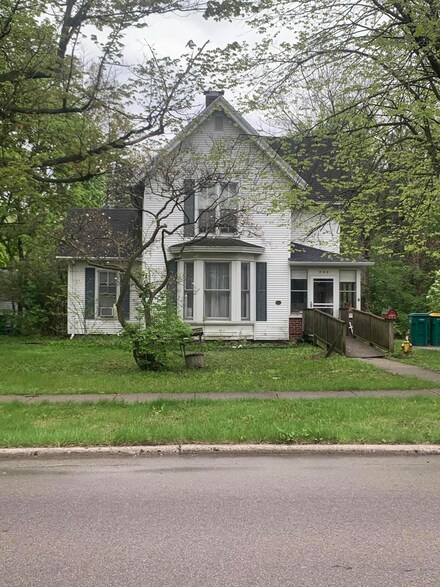 304 E Henry St Unit 18, Saline, MI 48176