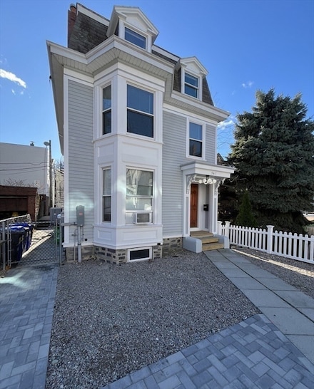 561 E 6th St, Boston, MA 02127