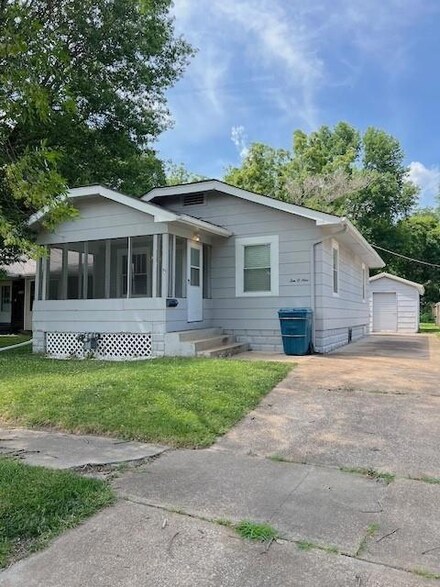 1009 E 7th St, Pittsburg, KS 66762