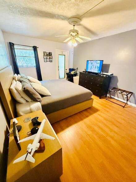 8000 Lagos de Campo Blvd Unit A-204, Tamarac, FL 33321