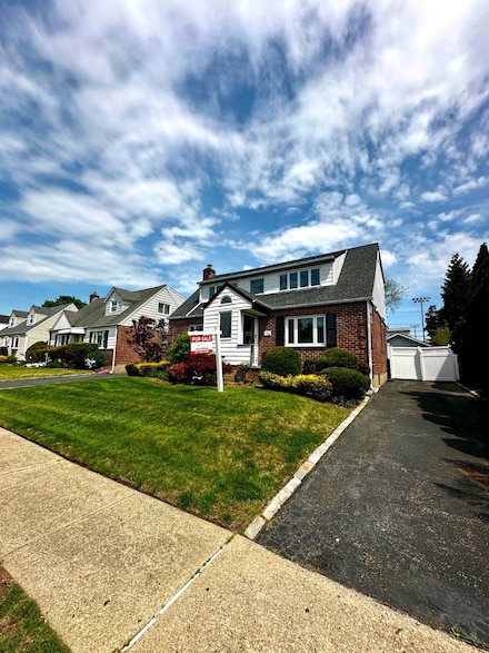 186 Whitehall Rd S, Garden City, NY 11530