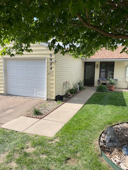 5924 Wolff Ln, Lincoln, NE 68521